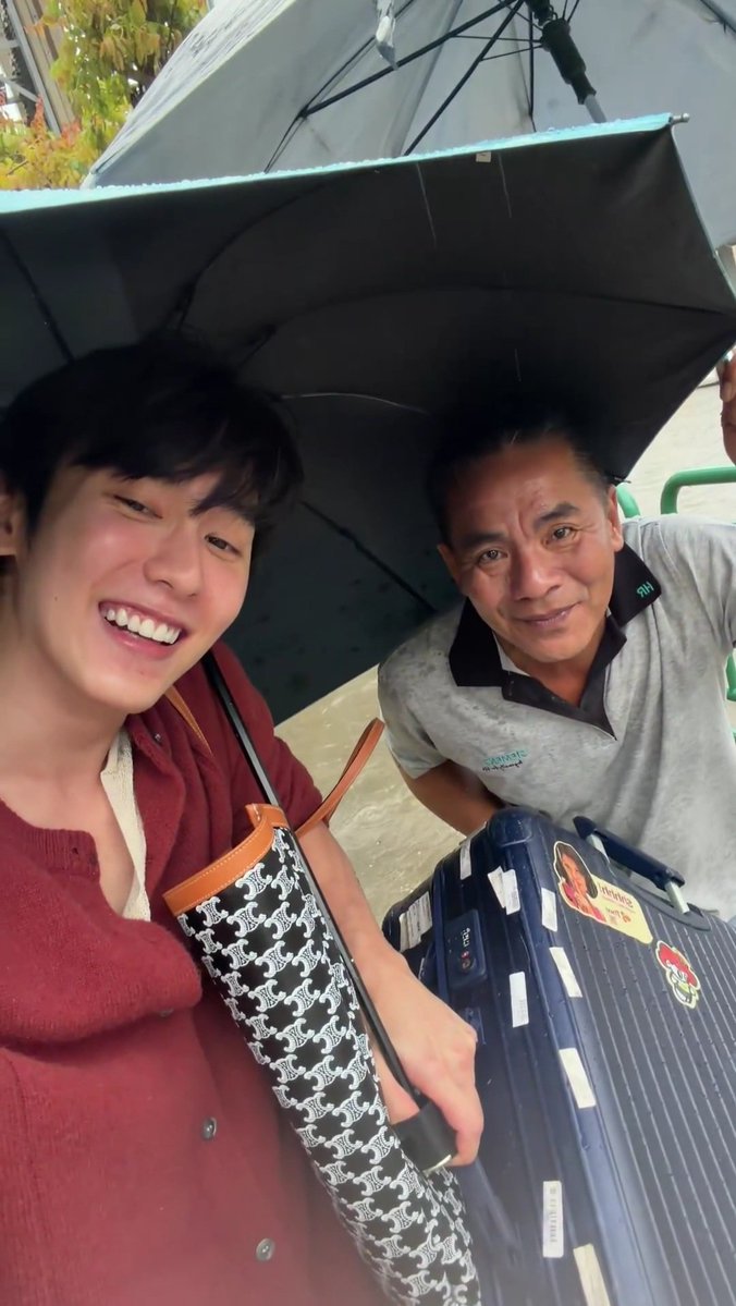 SuRider32186456's tweet photo. อ่านจบทุกตัวอักษรภูมิใจและดีใจแทนแฟนคลับเขามาก เป็นคนจิตใจดีมากๆน่ารักทั้งคุณบุ๊คคุณลุง ในวันที่โลกหม่นหมองผู้คนพากันเห็นแก่ตัวยังมีคุณบุ๊คและคุณลุงที่เป็นเรื่องราวดีดีที่ทำให้ยิ้มได้ 
ขอให้คุณลุงมีลูกค้าเยอะๆทุกวัน
ขอให้คุณบุ๊คถูกคนพบมากขึ้นเสมอ https://t.co/wT0I9X8Blb