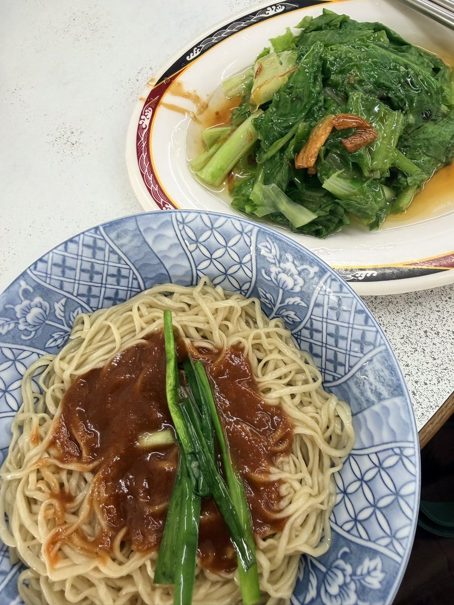 sachi_iambesty's tweet photo. AIに頼りまくって台湾ローカルを満喫✨
暑さに体が慣れてなさすぎて、歩き疲れて動けなくなり、足裏マッサージ🦶に避難中⚠️
無口なお兄さん、上手！

#BF_worldshowcase #BEFIRST #台湾 https://t.co/MUq0PjSzcK