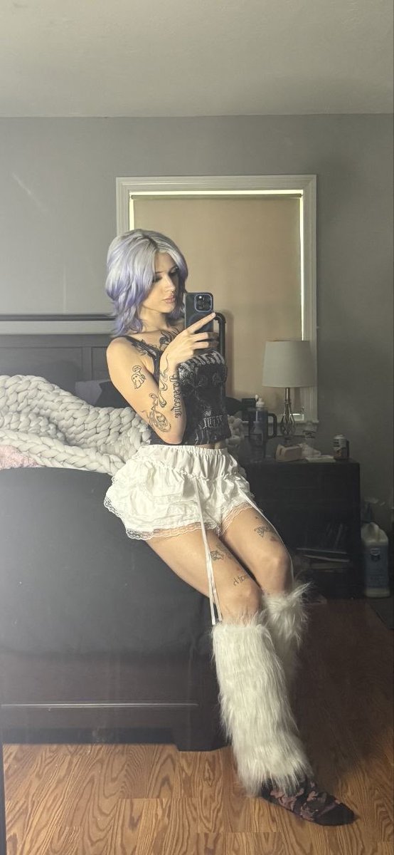 madisonrosse20's tweet photo. the selfie i almost sent u but decided the timeline deserved to suffer too💅 https://t.co/1B1taviV4a
