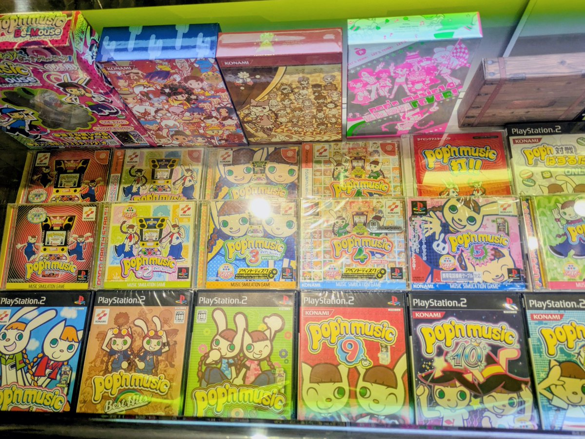 nanaspl_'s tweet photo. 幼なじみとpop'n music展へ行ってきました🎶
中学時代にハマり、受験で離脱してから四半世紀後に再開した私ですが、その間もずっとpop'n好きでいた幼なじみとまた一緒に楽しめていることが感慨深い✨
メッセージカードで久々にイラストも描いた！左が友人で右が私作。大好きなリエちゃんを描きました💕 https://t.co/6l2F263Za8