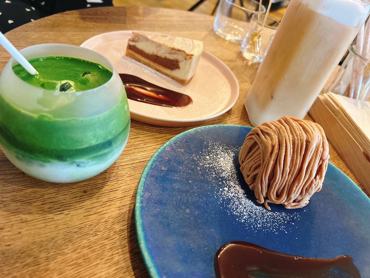 mumichandism's tweet photo. 今日の交流会、+500円でケーキも付けることができるようになりしました！🍰
受付時にお声かけください！
圧倒的一番人気はバスクチーズケーキです✨
私のおすすめはモンブラン🌰 https://t.co/pm5Jw7fxeS