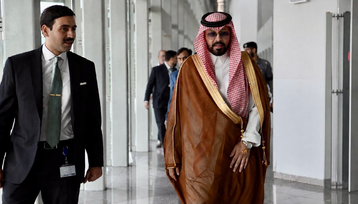 KSAembassyPK's tweet photo. #إسلام_آباد | وصل اليوم السبت سعادة سفير #خادم_الحرمين_الشريفين المعيّن لدى جمهورية #باكستان الإسلامية الدكتور/ راجح بن طامي البقمي لمباشرة مهام عمله، وكان في إستقبال سعادته مساعد مدير إدارة المراسم في وزارة الخارجية الباكستانية السيد/ خشان سعيد، وعدد من منسوبي البعثة. https://t.co/AaWm1zwo9X