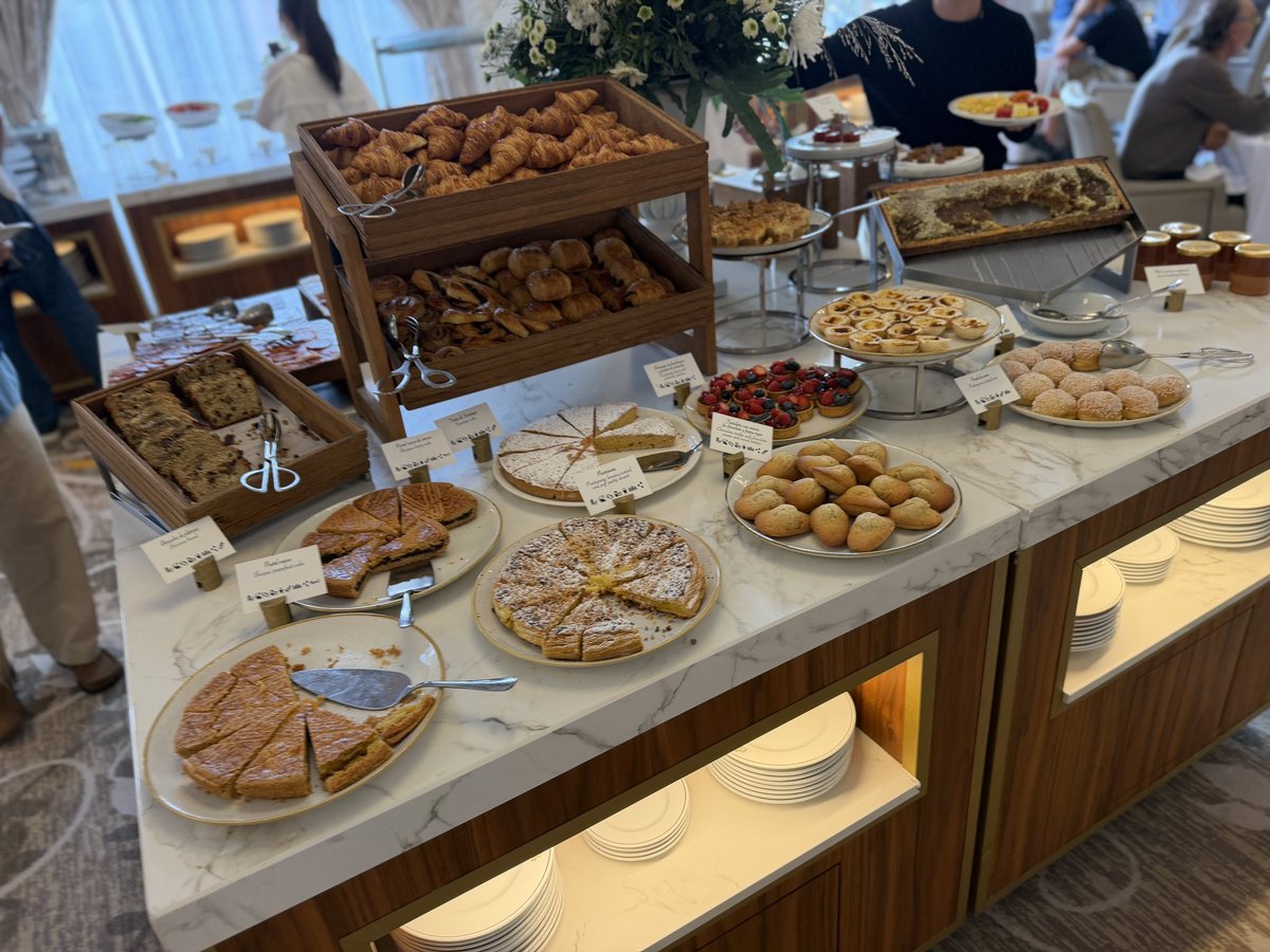 CarpeDiemP1's tweet photo. ホテル・マリア・クリスティーナ・サン セバスチャン
(Hotel Maria Cristina, a Luxury Collection Hotel, San Sebastián)

サンセバスチャン唯一のマリオット系列。お城のような雰囲気でとにかく言うこと無しに素晴らしい。魅力的なレストランが多い街なので朝食は控えたくなるがこちらも素晴らしいので必食。ちょうど映画祭で映画スターもいたっぽいが1人も分からず…