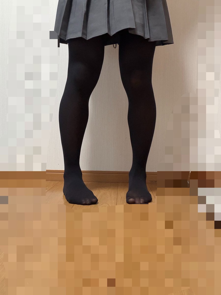 Yu_to890's tweet photo. ニーハイorタイツどっちでしょうか？笑
いいねとリポストしてほしいなぁ笑
正解は今日の23時にあげるね！！
待っててねぇ笑
#タイツ　#ニーハイ　#脚フェチ　#タイツフェチ https://t.co/IeCgx10mAB