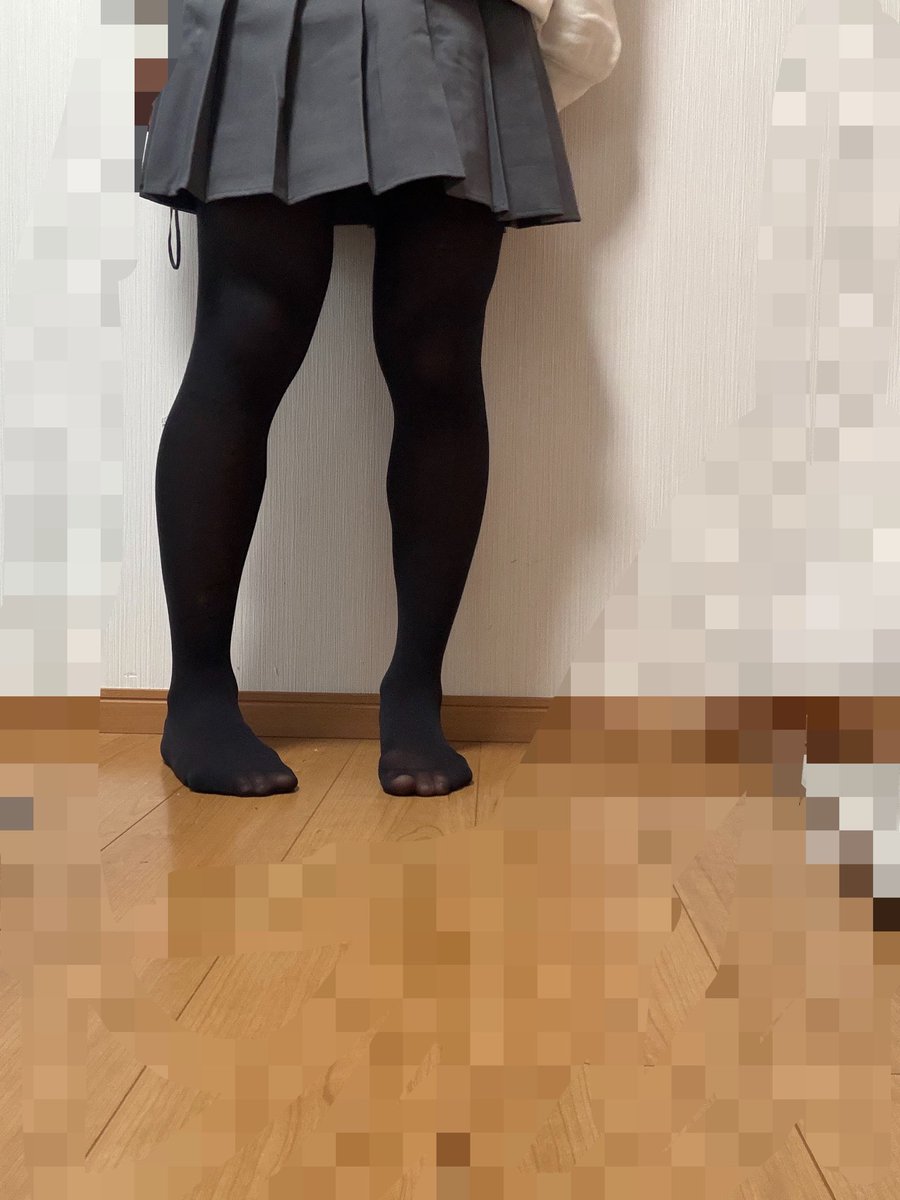 Yu_to890's tweet photo. ニーハイorタイツどっちでしょうか？笑
いいねとリポストしてほしいなぁ笑
正解は今日の23時にあげるね！！
待っててねぇ笑
#タイツ　#ニーハイ　#脚フェチ　#タイツフェチ https://t.co/IeCgx10mAB