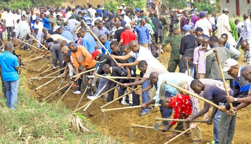 RIDDIMAFRICA's tweet photo. Today is the 3rd edition of the National Cleaning Day in Uganda.Long before modern bylaws, African societies relied on communal cleanup days like Umuganda  — the pillar wood for a communal house ;the roots lie in the pre-colonial Kingdom of Rwanda. Formalized in 1974 and revived in 1998 for national unity, it proves communal care is an ancient sacred duty.We are Riddim Africa with the unhurried Truth!