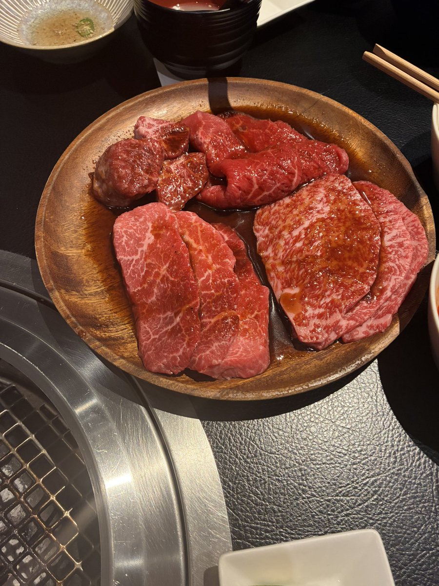 chibi_ooya's tweet photo. あ、昨日の焼肉めちゃくちゃ美味しかった🙂
新婚旅行で食べた肉より美味しかった🙂

メガ大家に混じって弱小大家だから
気軽に食べれるように頑張ります🙂💸笑 https://t.co/EnfapiHP3m