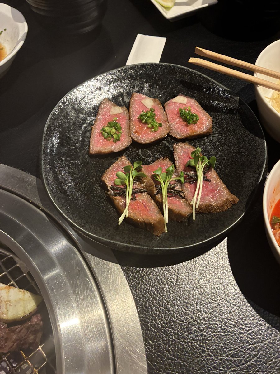 chibi_ooya's tweet photo. あ、昨日の焼肉めちゃくちゃ美味しかった🙂
新婚旅行で食べた肉より美味しかった🙂

メガ大家に混じって弱小大家だから
気軽に食べれるように頑張ります🙂💸笑 https://t.co/EnfapiHP3m