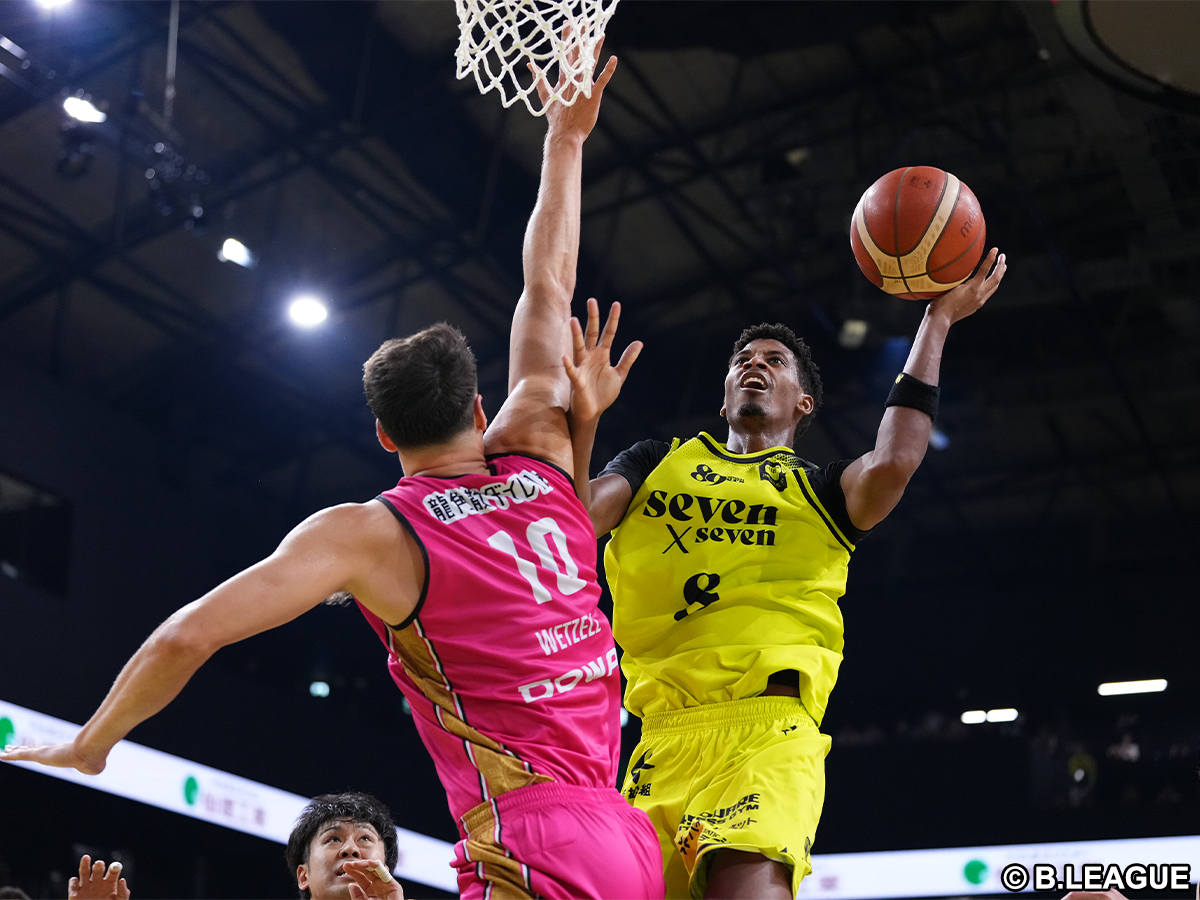 bbking_jp's tweet photo. 🏀試合結果💥
仙台89ERSの“外国籍カルテット”が躍動…スタメン平均身長200cm、3Qまで日本人無得点も快勝発進
https://t.co/9VgGeZzz3z
仙台がオンザコートフリーとなったBプレミアで白星スタート。ダブルダブルを達成したジャレット・カルバーを筆頭に、各選手が持ち味を発揮しました。 https://t.co/5LfoXyRpd0
