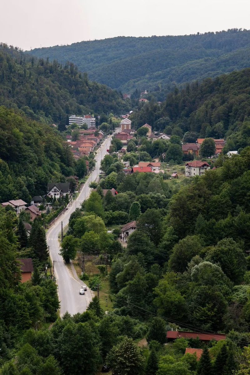 Travel_2Romania's tweet photo. Cunoscută cândva drept “Perla Munților Apuseni”, Statiunea #Moneasa #Arad începe să-și recapete din strălucirea care a consacrat-o acum mai bine de o sută de ani. #România
📸 Ciprian Vlăduț (Cipane) Kanal D https://t.co/f2cKYDLhoG