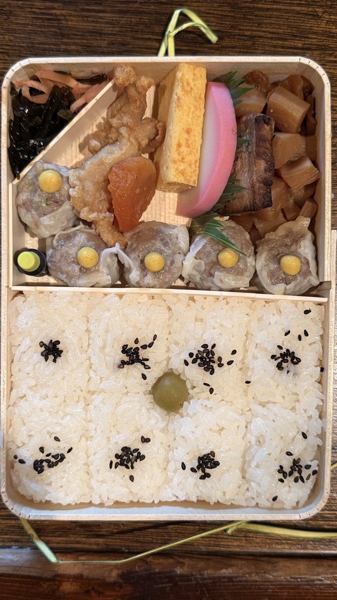 yohe_bigman's tweet photo. 長野着地しとります！
🍱29
#崎陽軒 #シウマイ弁当 #カラシング #旅するシウマイ弁当 

本日長野、明日甲府の開場開演時間が一部で間違った表記がありましたが正しくは17:30開場18:00開演でございます！お騒がせ致しました！ https://t.co/VwvAKxGW37