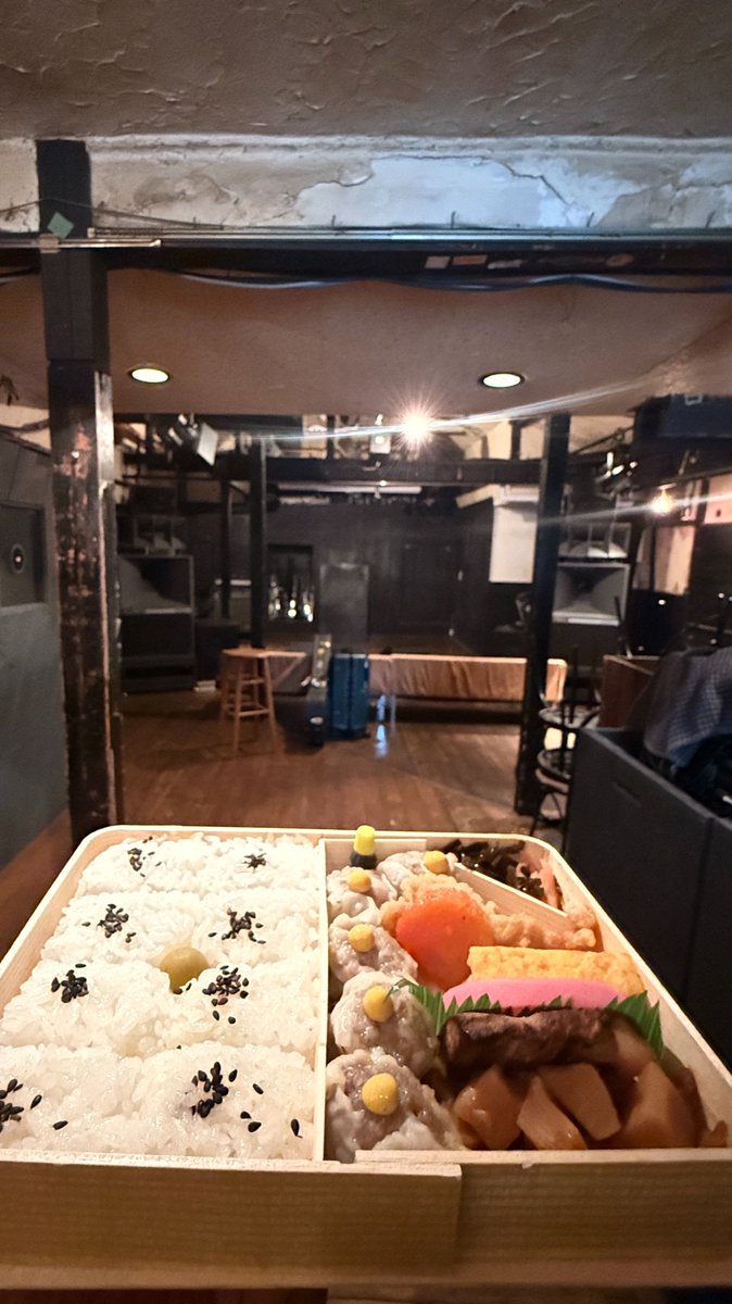 yohe_bigman's tweet photo. 長野着地しとります！
🍱29
#崎陽軒 #シウマイ弁当 #カラシング #旅するシウマイ弁当 

本日長野、明日甲府の開場開演時間が一部で間違った表記がありましたが正しくは17:30開場18:00開演でございます！お騒がせ致しました！ https://t.co/VwvAKxGW37