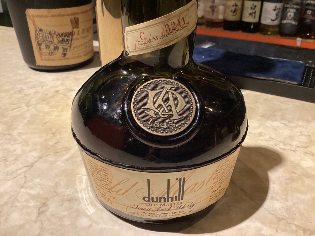 kisha_bar's tweet photo. 素足にクロックスの店員がいる居酒屋では二千円以上使わないようにしてる。

童貞の常連様が言ってました。
9月26日土曜日(晴れ)今夜も翌4時まで宜しくお願いします https://t.co/7tzX5myb3i