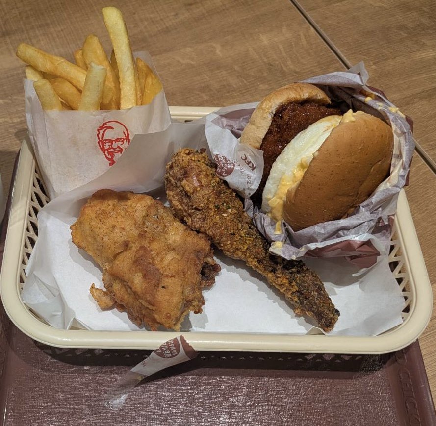 25nitos's tweet photo. 昨日の晩御飯推しのおすすめのニンニクのチキン友達とシェアしたけどみんな美味しかったって言ってた！その後カラオケだったから友達にごめんってなったけどw https://t.co/Z8htKMFt9B