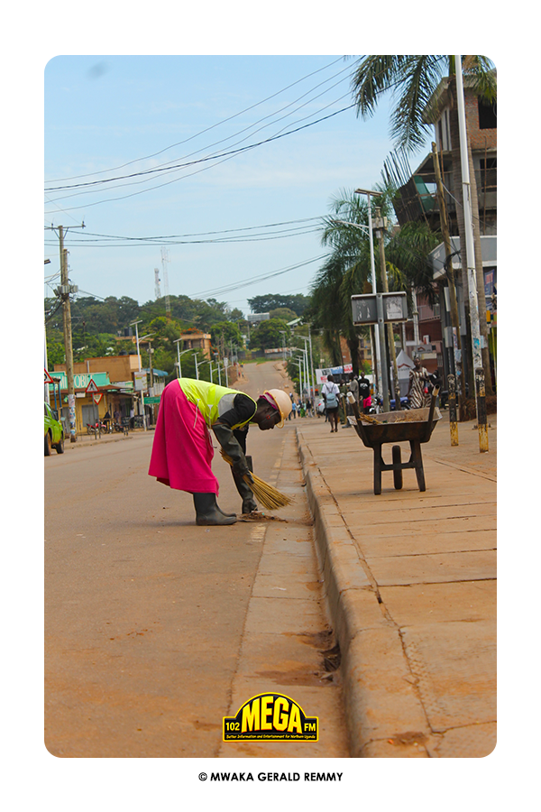 MegafmGulu's tweet photo. Gulu City stands together! ๐งนโจ Residents and local leaders cleaning the streets for National Cleaning Day.
๐ธ: @GERALDREMMY2017
#NationalCleaningDay #GuluCity #CleanUganda #NorthernUganda https://t.co/ADXMZ2e0t8