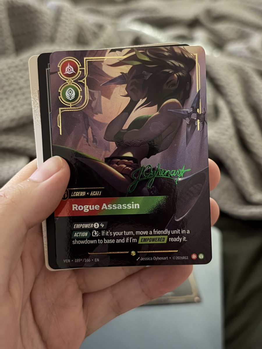 markdavidtcg's tweet photo. UMMM WTF I STARTED OPENING MY RIOT RAFFLE BENDETTA BOX AND I GOT THE SIGNATURE AKALI IN THE 3RD PACK HOLY SHIT https://t.co/BUJxK1N0yA