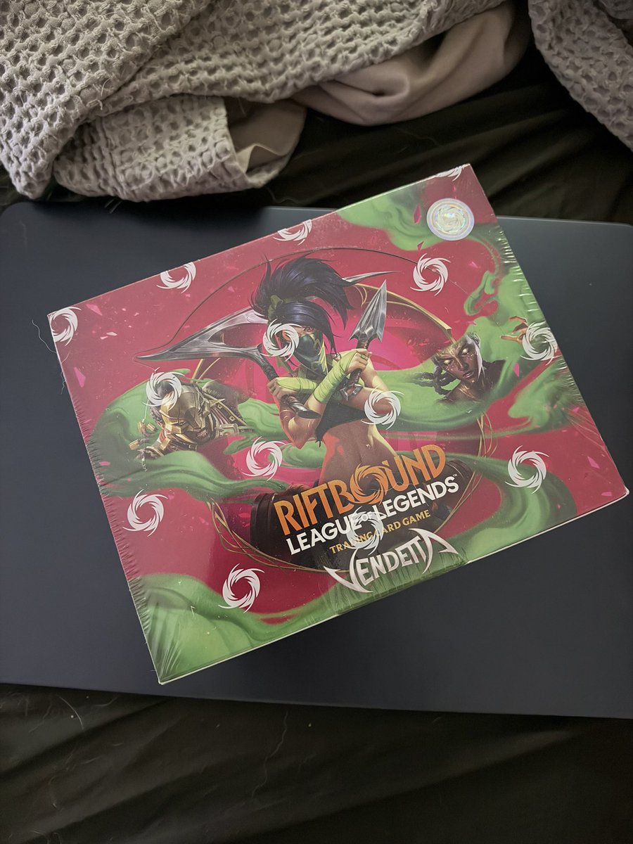 markdavidtcg's tweet photo. UMMM WTF I STARTED OPENING MY RIOT RAFFLE BENDETTA BOX AND I GOT THE SIGNATURE AKALI IN THE 3RD PACK HOLY SHIT https://t.co/BUJxK1N0yA