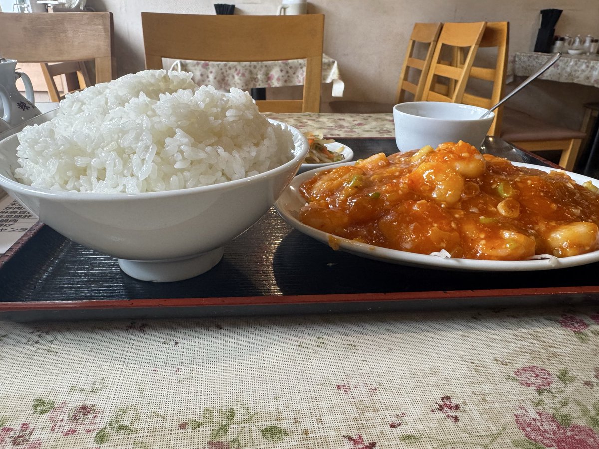 sun121209's tweet photo. 龍華園@江古田

エビチリ定食　大盛
学生さんがこれの大盛りを美味しそうにパクついてたので思わずつられてオーダー

ご飯450gぐらいあったのでは。。。
エビたっぷりで食べ応えあり！

ごちそうさまでした https://t.co/5i7I1iZfZd