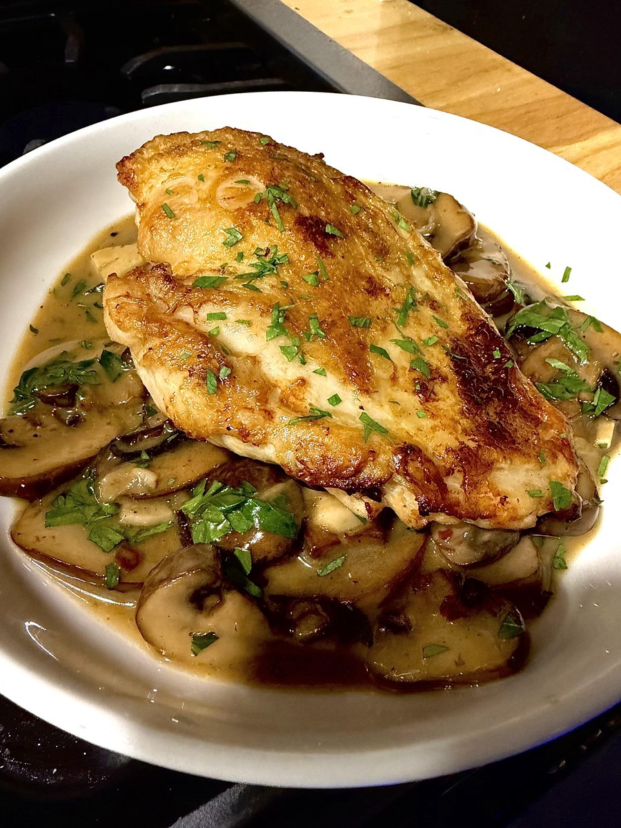 homevsfastfood's tweet photo. [homemade] chicken breast with a mushroom cream sauce
#homemadechicken #chickenbreast #mushroomcream #homecooking #creamyroastdinner #homecooking #food #recipes #foodpic #foodie #foodlover #cooking #hungry #goodfood #homecookingvsfastfood https://t.co/FI4WduNctk