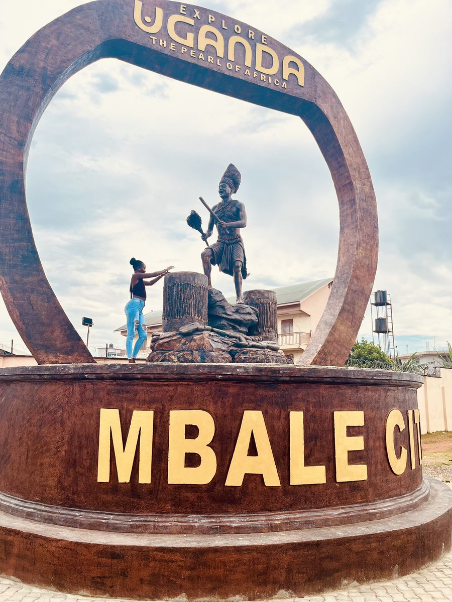 Jesca_Joanita's tweet photo. Did you know? This monument commemorates the traditional Imbalu dance, celebrating the rich culture and heritage of Mbale.   #ExploreMbale https://t.co/izOdZaFWgb