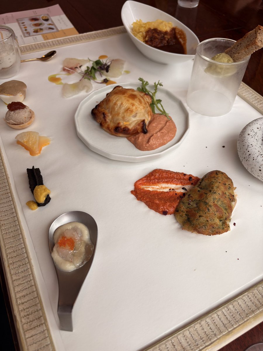 mayo_ma55ive's tweet photo. 今日はお久しぶりのお友達とランチ🍷
話は尽きない🍽️ https://t.co/Siq6hI9sby