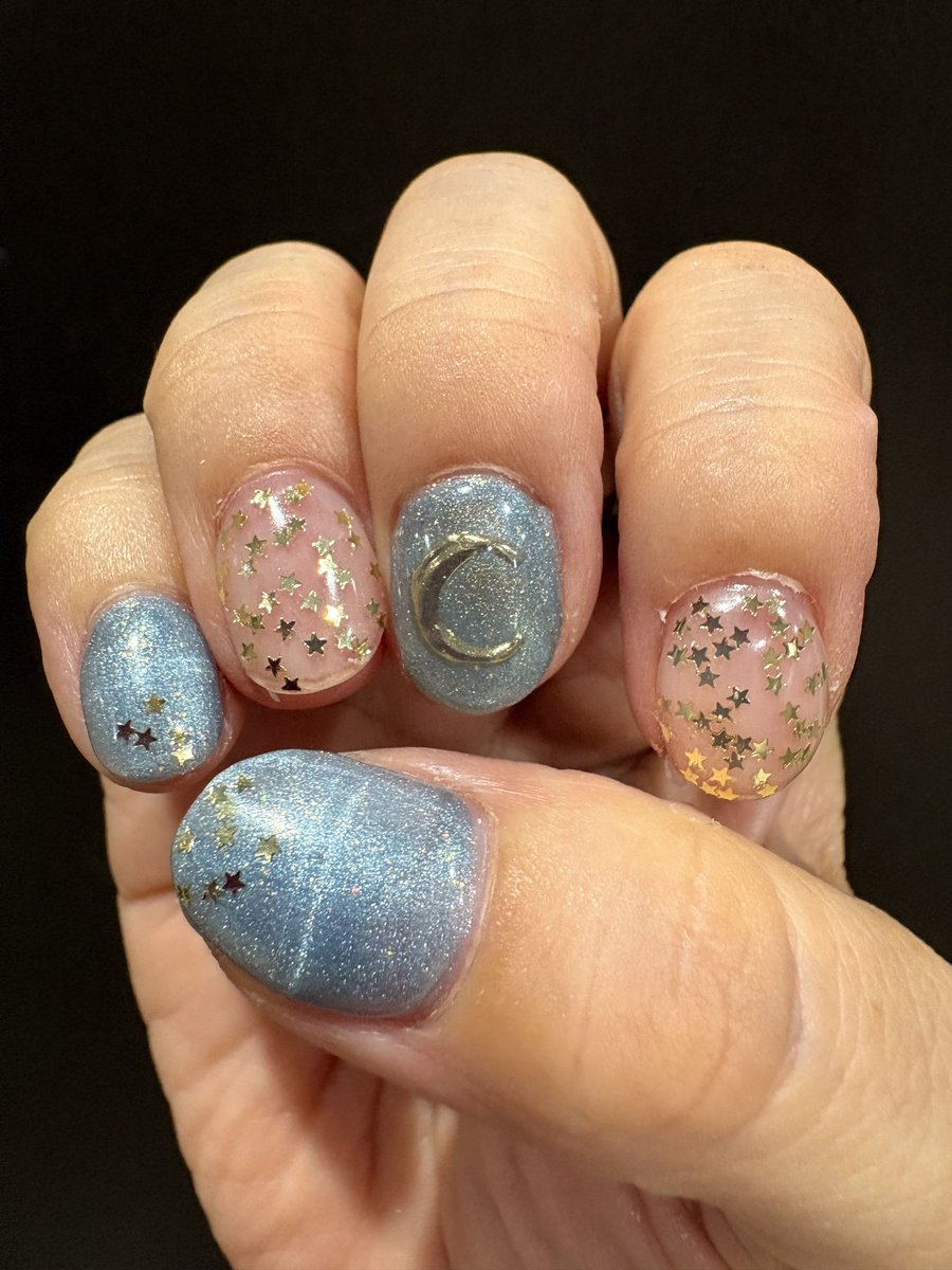 mayo_ma55ive's tweet photo. 秋ネイル💅🌙
秋の夜空をイメージ🌌 https://t.co/KKwBRAwSRh