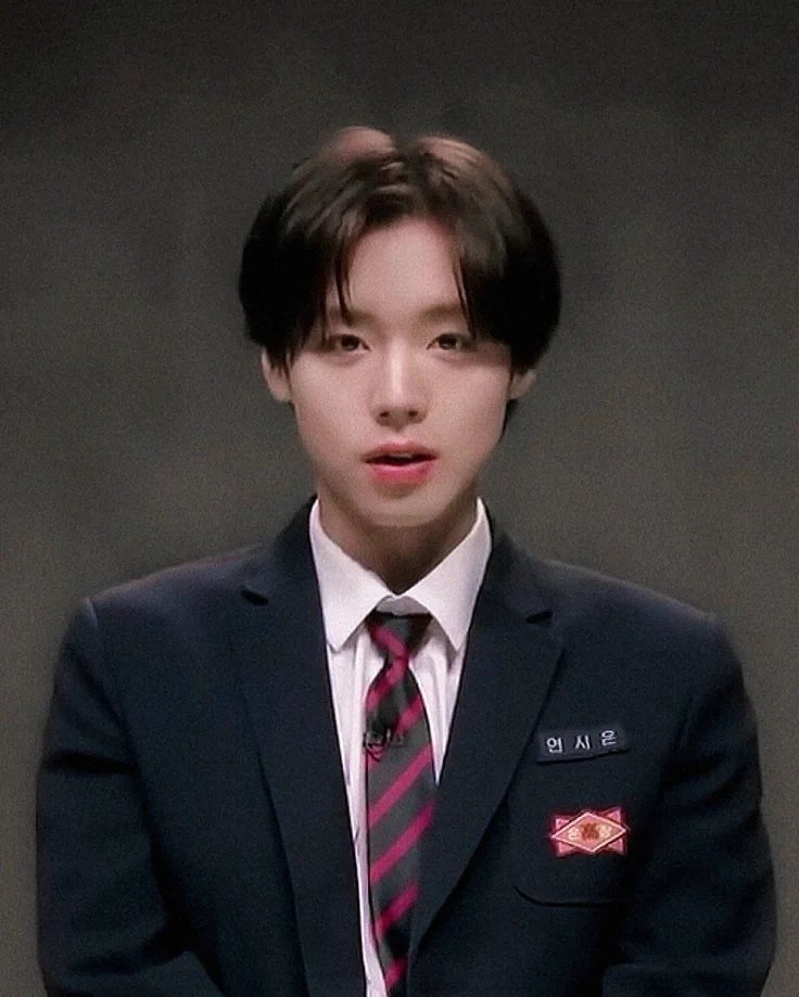 jjeom07's tweet photo. 정면샷인데도 코가 높아보였는데 마지막 사진 코 각도보고 충격받음p 이게 진짜 자연산이라니 https://t.co/qCfB4TybFS