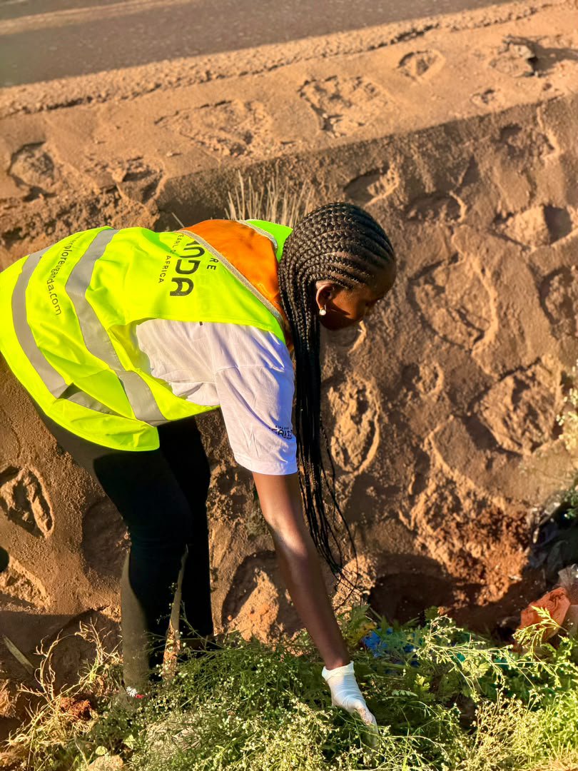 Queenrahmah2026's tweet photo. A cleaner city, a brighter future! Today, we joined hands in the spirit of National Cleaning Day to prepare Mbale City to proudly host World Tourism Day. #WTD #MissTourismUganda2026 #Mbalecity @misstourismUga @MTWAUganda @TourismBoardUg @ugwildlife @UWEC_EntebbeZoo https://t.co/VBvF7AI7r7