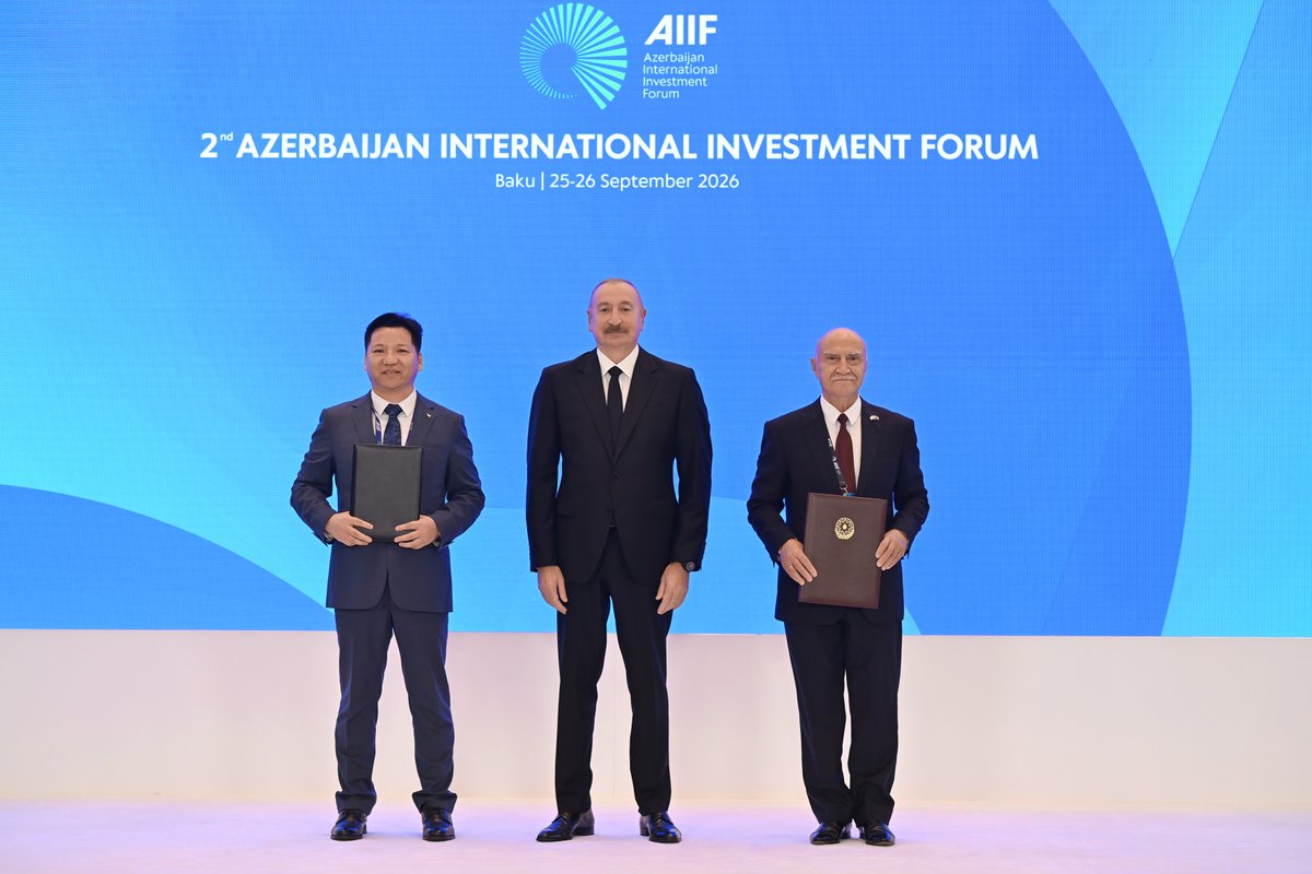 azpresident's tweet photo. İkinci Azərbaycan Beynəlxalq İnvestisiya Forumu çərçivəsində imzalanmış sənədlər mübadilə edilib.

https://t.co/AX3QxE55Xw https://t.co/rbK9RB67we