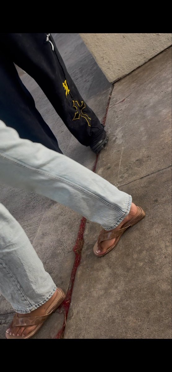 cacwat's tweet photo. What do yall think about my sister 

#chudai #sis #toes #candidtoes #candid https://t.co/GBnDtJqo3C