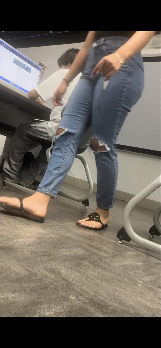 cacwat's tweet photo. What do yall think about my sister 

#chudai #sis #toes #candidtoes #candid https://t.co/GBnDtJqo3C