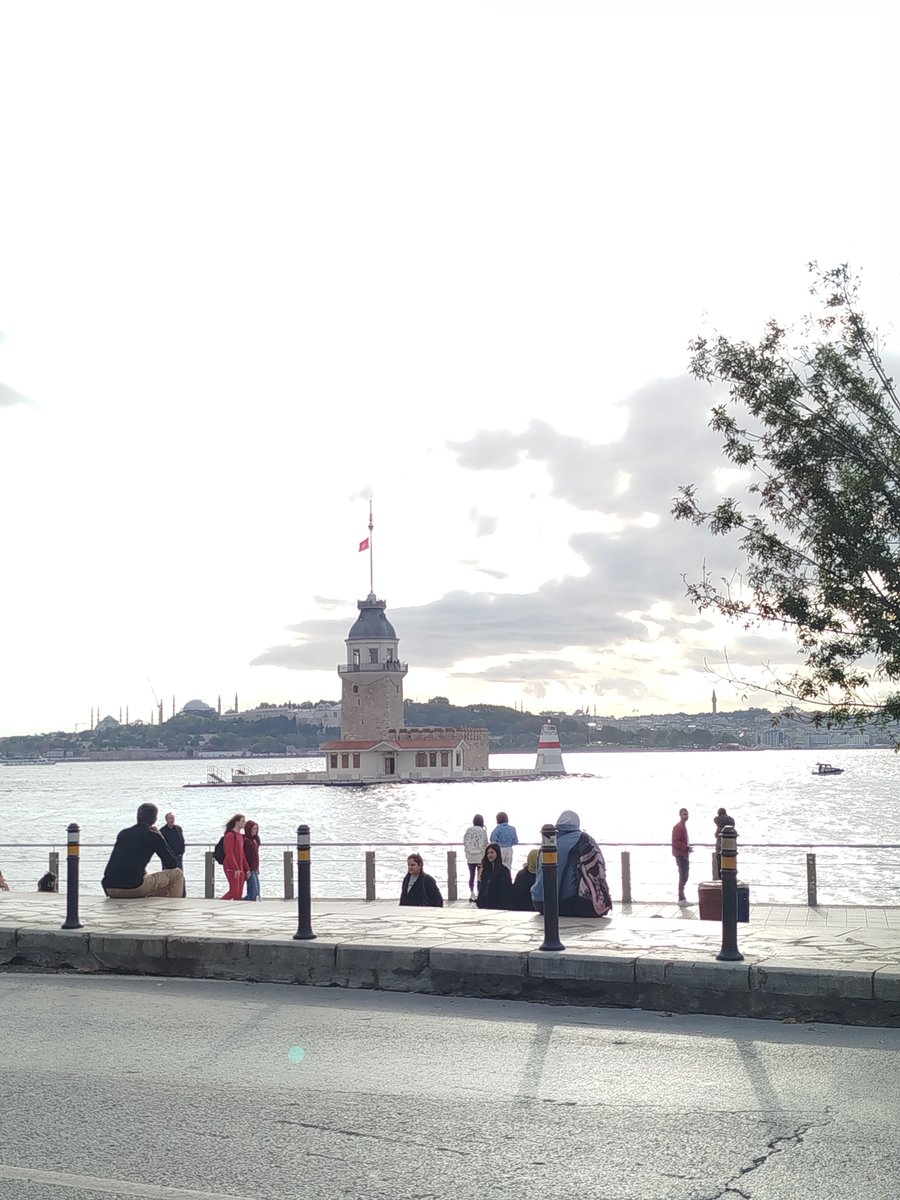 1muinteoir_'s tweet photo. İstanbul'un tek güzel yanı her sabah bu manzarayı görebilmek sonrasında zaten trafiğe takılıyorsunuz 😄🩵 https://t.co/pLVQDWzxmH