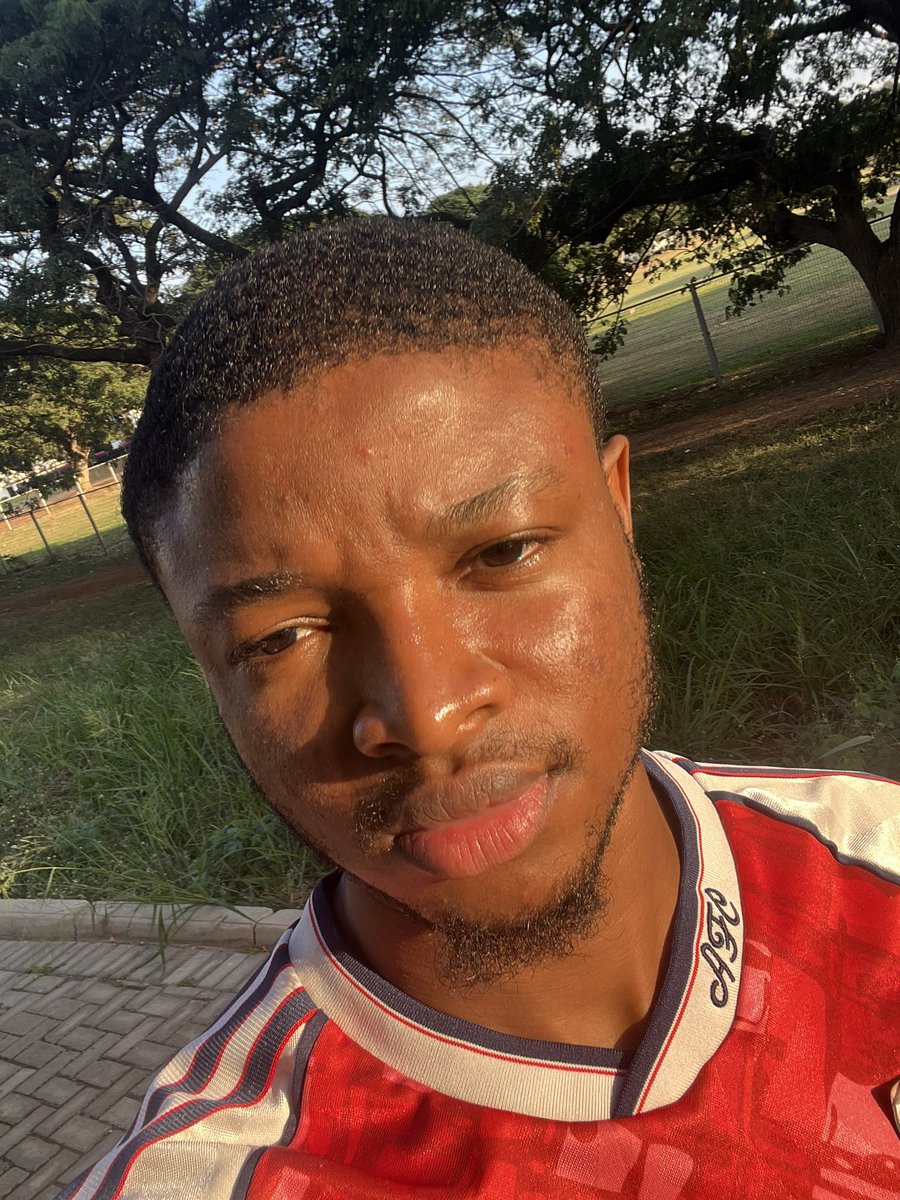 Tariqbuilds_'s tweet photo. Advertising myself since my girlfriend no want me again… I no expensive at all. https://t.co/69GR1AIR2S