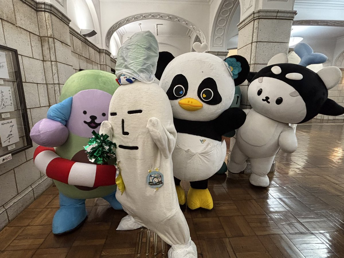 daikonchama's tweet photo. タイチームのみなさんに、
「大根ちゃま、一緒に写真撮ろう！」って呼んでもらえたちゃまよ☺️🇹🇭🥕

うれしいちゃま〜
ขอบคุณค่ะ 🇹🇭✨ https://t.co/vjnH7FXHMl