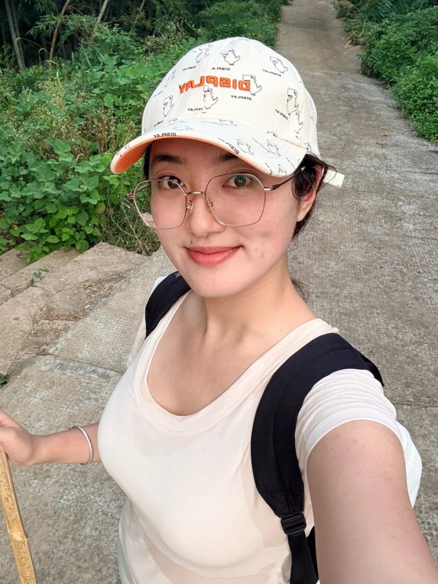 100billioon's tweet photo. “原相机直出，真·纯素颜。大家帮我看看这状态抗不抗老？想听句大实话，现在这模样，还能扣动谁的心弦吗？” https://t.co/Ozk5ClPoxU