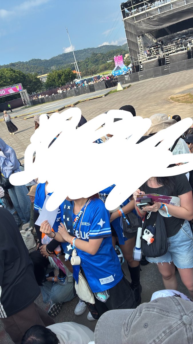 ichigo041008's tweet photo. @kagami0101 @bonnnnn621 超級前面後面只有三五排 （但其實後面全空我前面只有三個人 https://t.co/rjFtEXvlGA