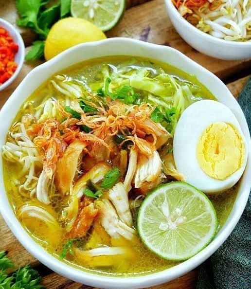 itsmochilattee's tweet photo. Lebih suka soto atau rawon ? https://t.co/2mg8BIQU9o