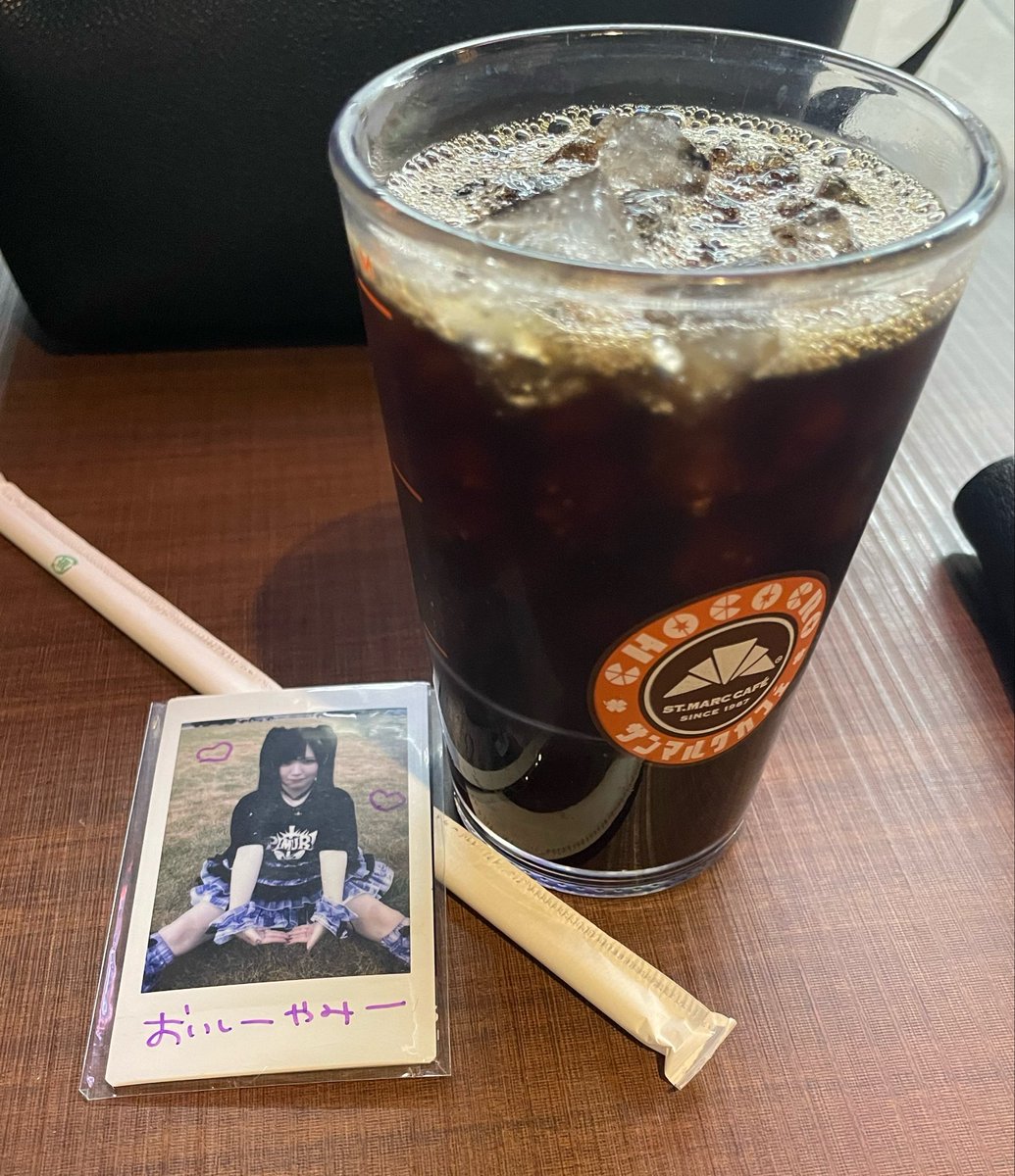 zakey_27's tweet photo. LIVE間の休息
喉は労らないとね🤯
#PIMURI
#雨音れい https://t.co/ZQPLWGtVm6