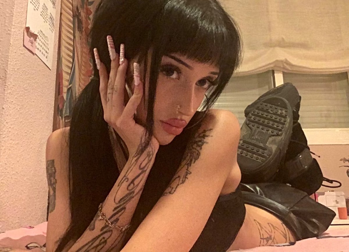 queenalexia1312's tweet photo. quiero saquear a perdedores como vosotros , quien listo para drenar? #findom #finsub #paypig #humanatm #pagafantas https://t.co/jHgpWMiLe5