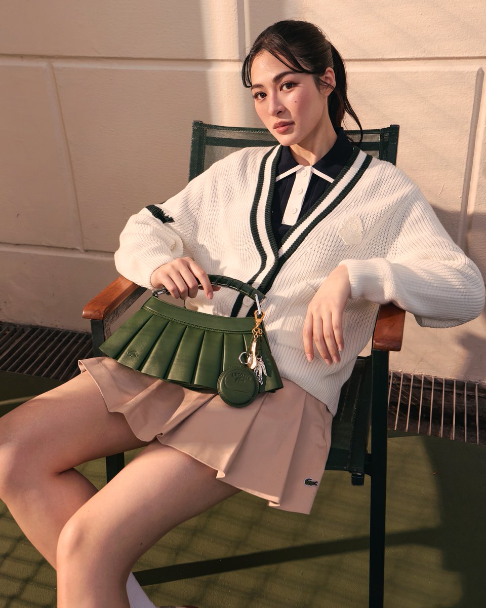 mintmag_th's tweet photo. สวยติดคูล! สาว #หลิงหลิงคอง ร่วมส่งเสน่ห์ไปกับ LACOSTE กับคอลเล็กชั่น Fall Winter 2026 นำ DNA ของแบรนด์มาตีความในสไตล์ Tennis Heritage และ Lifestyle ออกมาเป็นลุคที่โดดเด่น และมั่นใจ 💚

#linglingkwong
#LACOSTE #LACOSTETH
#MintNews https://t.co/71KjArqk34