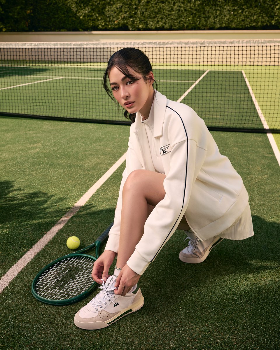 mintmag_th's tweet photo. สวยติดคูล! สาว #หลิงหลิงคอง ร่วมส่งเสน่ห์ไปกับ LACOSTE กับคอลเล็กชั่น Fall Winter 2026 นำ DNA ของแบรนด์มาตีความในสไตล์ Tennis Heritage และ Lifestyle ออกมาเป็นลุคที่โดดเด่น และมั่นใจ 💚

#linglingkwong
#LACOSTE #LACOSTETH
#MintNews https://t.co/71KjArqk34