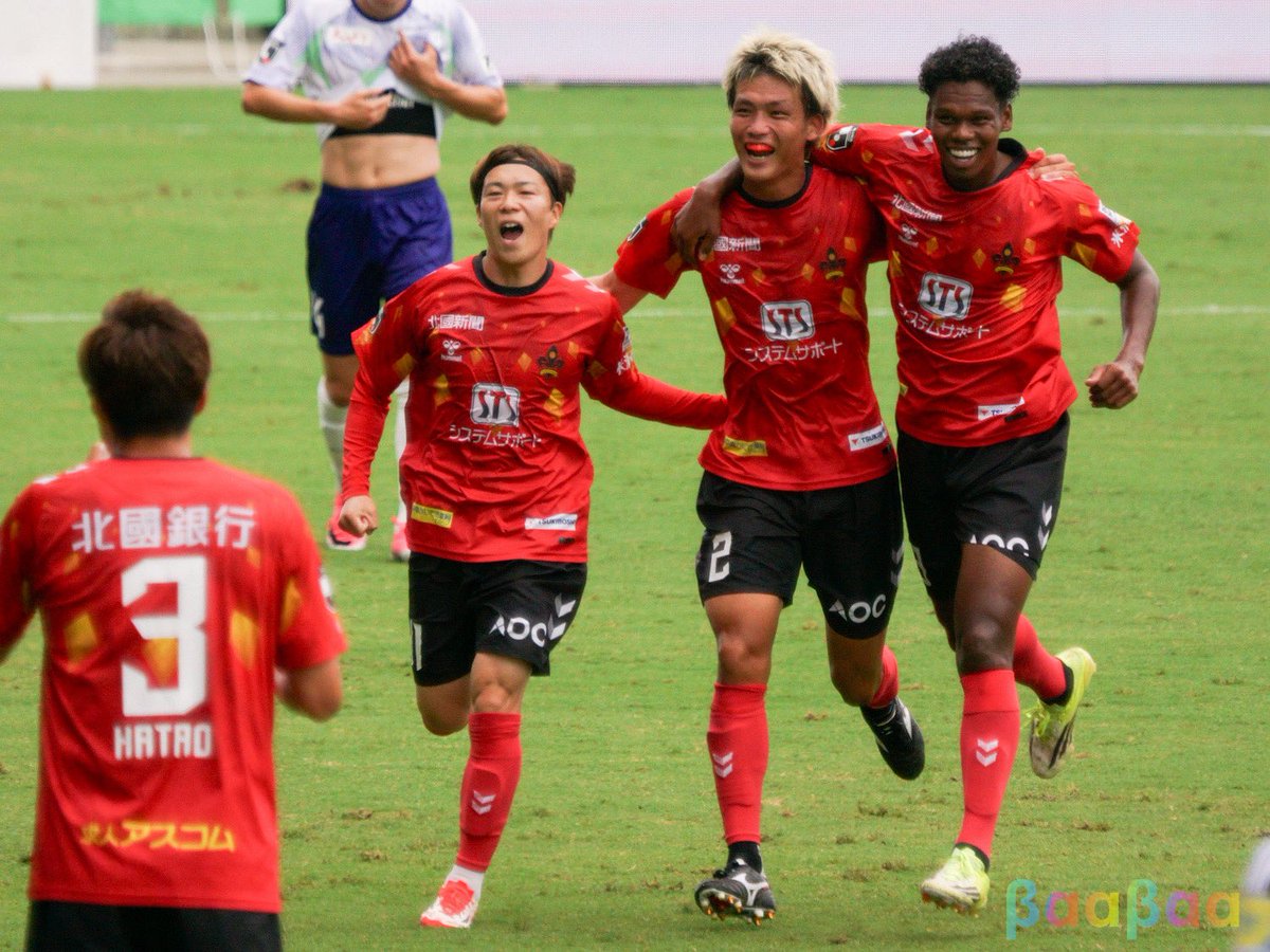 sheepbleatsbaa2's tweet photo. J3第8節、金沢4-1鳥取。圧され気味の序盤を凌ぐと20分41嶋田のPKで先制。後半にも56分土佐(PK)、67分9ブワニカ、77分13白輪地(PK)と得点を重ねる。83分に失点を喫するが鳥取の2倍以上のシュートを放ち圧倒して大勝、得失点差をプラスとする。暫定11位。次戦中2日ルヴァン杯2回戦ホーム清水戦 #zweigen https://t.co/GYsTeqI1aH