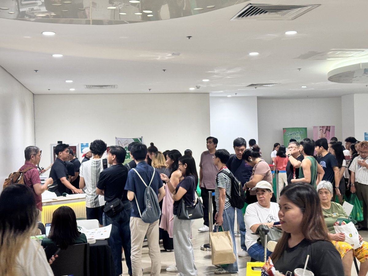 PhilstarNews's tweet photo. CINEMA DATE? 🎬❤️

Moviegoers flock to a Quezon City cinema on Saturday to catch original Filipino films and score festival freebies, with several weekend screenings selling out to full houses. 

Happening across multiple cinemas, this year’s Puregold CinePanalo Film Festival features a slate of 7 full-length original films and 19 student short films from emerging and established local storytellers. 

📸  https://t.co/EkOhqnDYIK / @japtobias