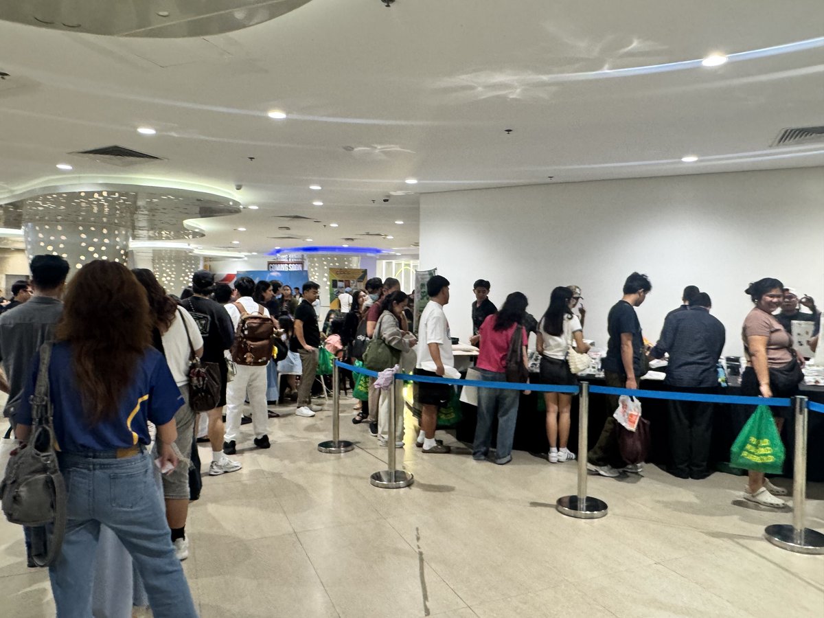 PhilstarNews's tweet photo. CINEMA DATE? 🎬❤️

Moviegoers flock to a Quezon City cinema on Saturday to catch original Filipino films and score festival freebies, with several weekend screenings selling out to full houses. 

Happening across multiple cinemas, this year’s Puregold CinePanalo Film Festival features a slate of 7 full-length original films and 19 student short films from emerging and established local storytellers. 

📸  https://t.co/EkOhqnDYIK / @japtobias