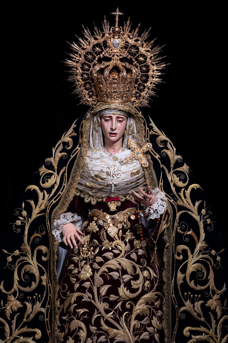 DoloresdelCerro's tweet photo. Nuestra Señora de los Dolores ya espera así ataviada el emocionante reencuentro de esta tarde con sus hijos del Cerro en su devoto besamanos 

¡A Ti nos encomendamos, Salud de los enfermos! ¡Ampáranos!

@RomaMacarena https://t.co/S7RNvrftYA