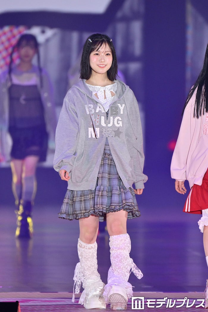 modelpress's tweet photo. 【♥️Rakuten GirlsAward 2026 A/W🍰🍭】

乃木坂46増田三莉音、ランウェイデビュー
大型ファッションイベント初登場✨️

梶原叶渚とペアで仲睦まじいポーズ
https://t.co/u7BgqZDWa7

#ガルアワ2026AW https://t.co/cS2Kp3Q5Rs