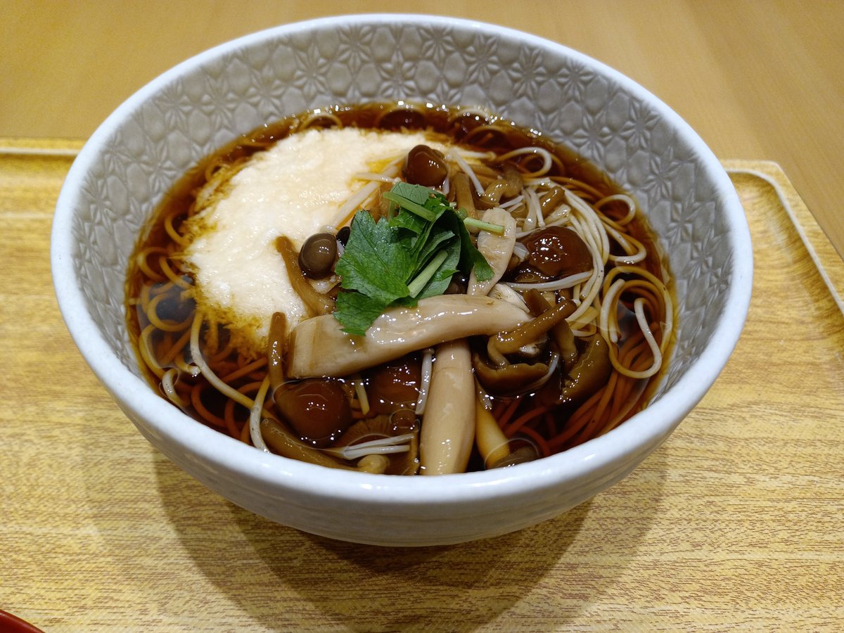panache_tea's tweet photo. そして八重洲側から丸の内側へ渡った辺りでようやく食べる気が出てきたので、信州そばを食しました。 https://t.co/3oO2M6tIGO