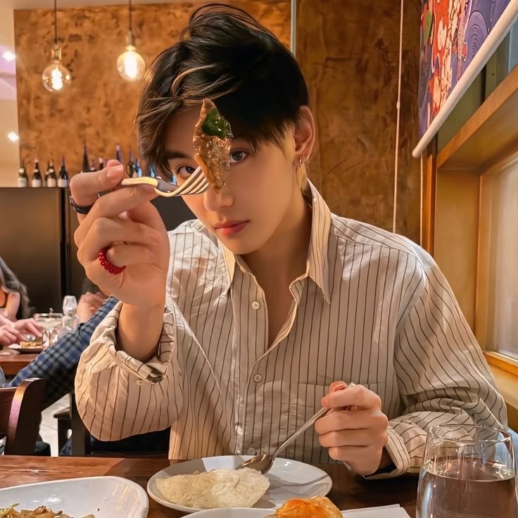 ivanezah's tweet photo. taekook on a date https://t.co/xyaNELKhi8