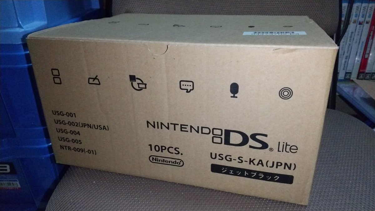 poru16800's tweet photo. というわけで…

激レア！
DS Liteのカートンボックスを手に入れました！！
当時工場からお店に新しいDS Liteを運ぶときに使われた箱です！
今回手に入れたのはジェットブラックとノーブルピンクの2種類です！
ピンクのほうは入ってた本体のシリアルが全部書かれてました https://t.co/SV1InjWHU6