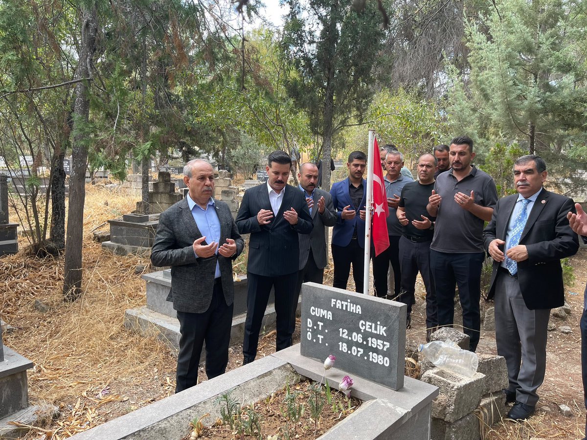 Gaziantepocak27's tweet photo. Milliyetçi Hareket Partisi İl Başkanımız Sn.Mehmet Sait Kılıç ile birlikte, ülkücü şehidimiz Cuma Çelik’in kabrini ziyaret ederek dualarla yâd ettik.

Aziz hatırasını ve kutlu mücadelesini daima yaşatacağız. Ruhu şad, mekânı cennet olsun.
@ayyildirim1
@cenkgece https://t.co/TH3D5iQ7Hq